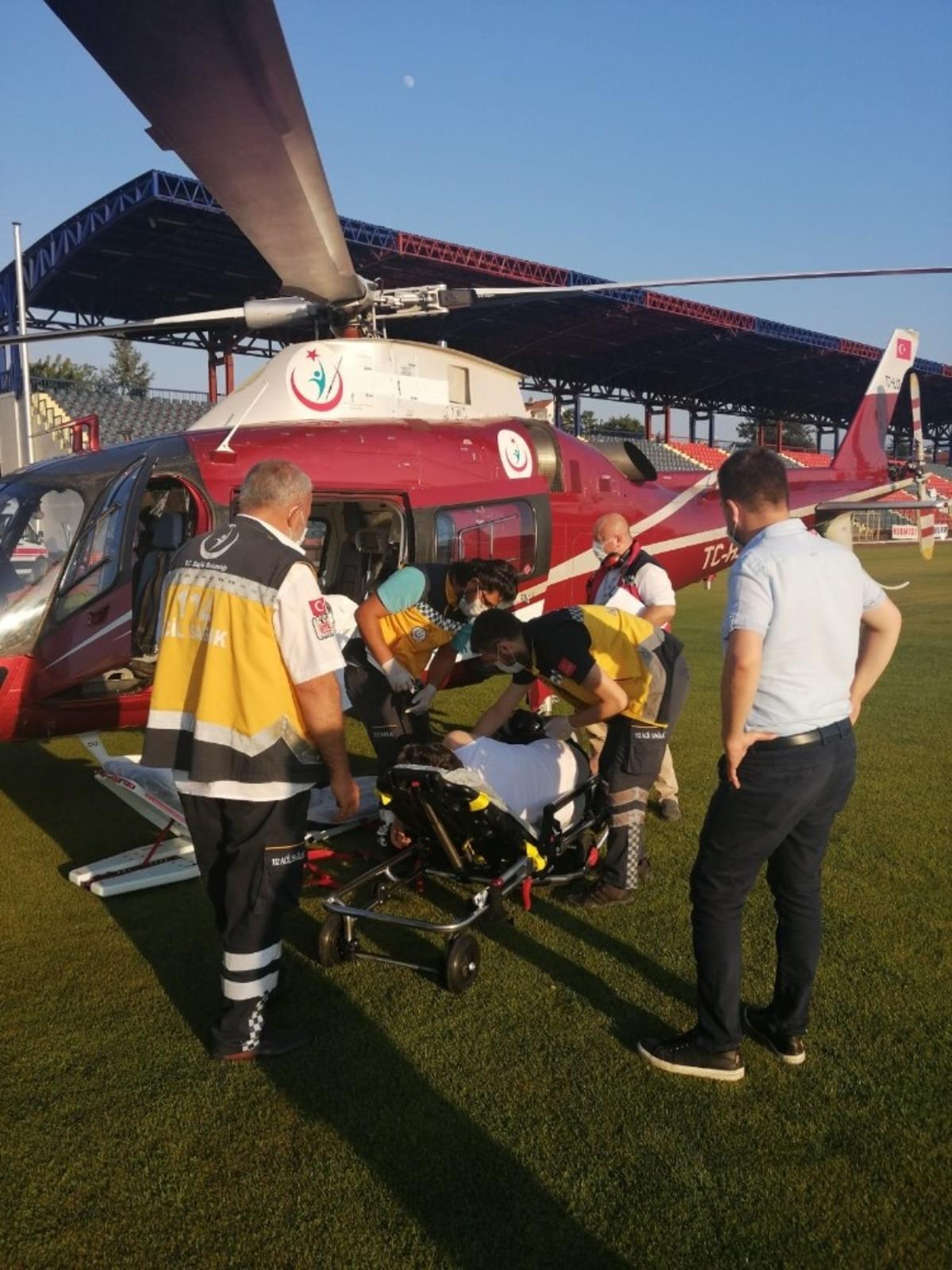 Karın zarı ameliyatı ge&ccedil;iren hasta ambulansla D&uuml;zce&rsquo;ye geldi