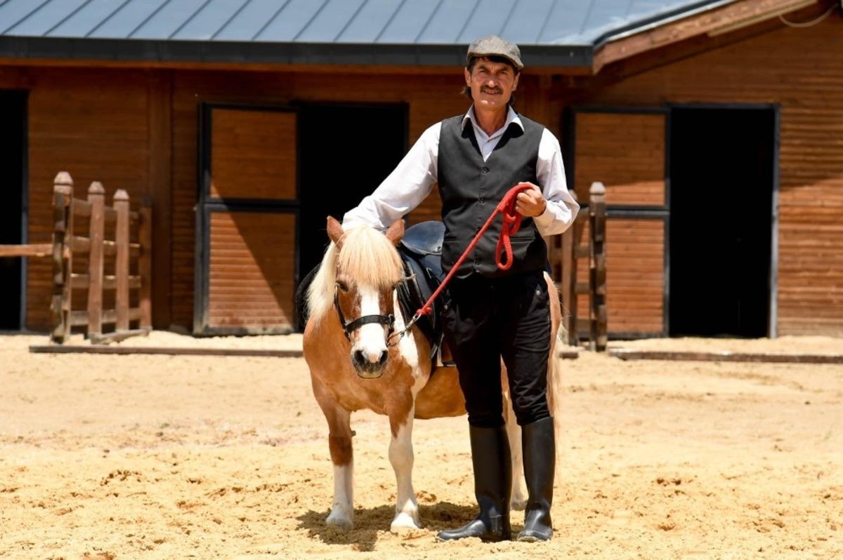 Altınk&ouml;y&rsquo;e at &ccedil;iftliği