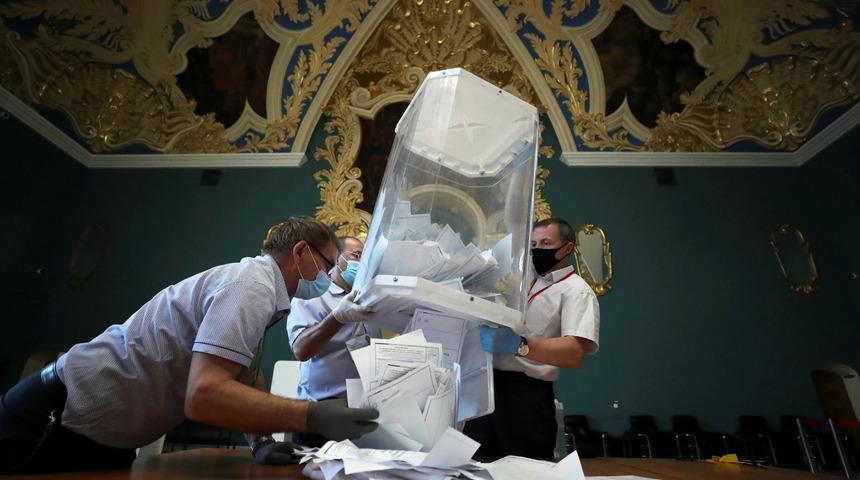 Rusya ezici çoğunlukla bir kez daha 'Putin' dedi