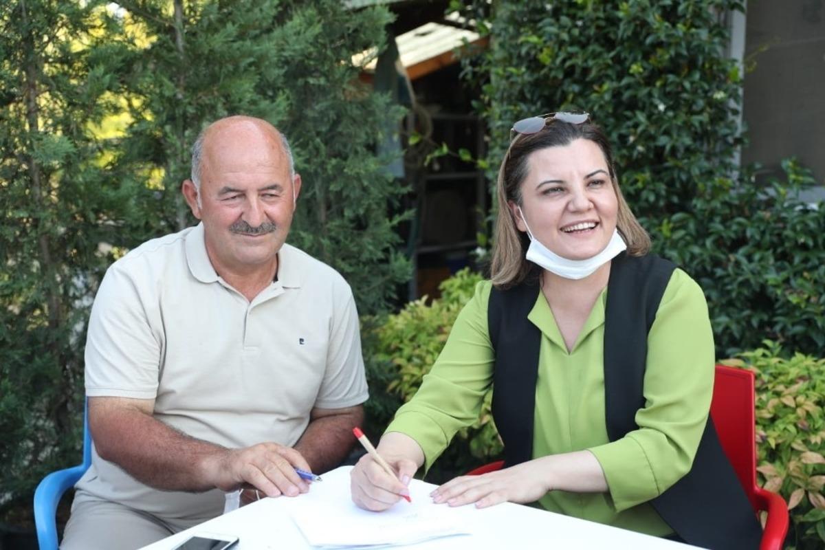 İzmit Belediyesi bitki alımı i&ccedil;in Kartepeli kooperatifle imzaları attı