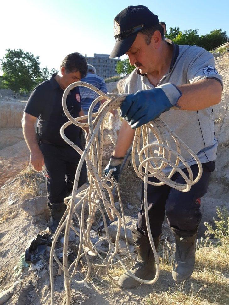 Kuyuya düşen kaz itfaiye ekiplerince kurtarıldı G3