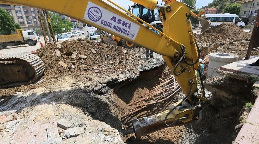 ASKİ alt yapı &ccedil;alışmalarını s&uuml;rd&uuml;r&uuml;yor