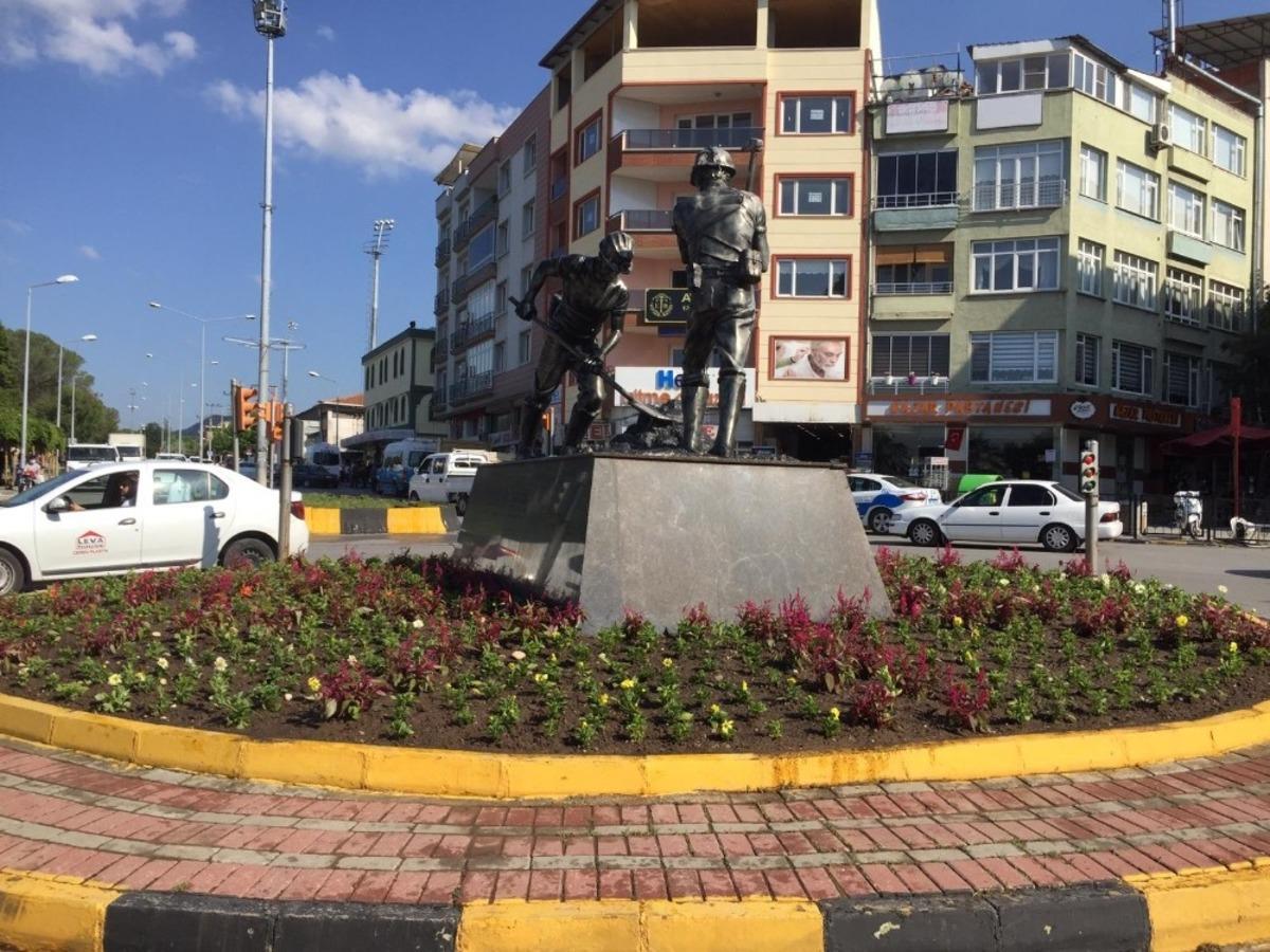 Soma&rsquo;da &ccedil;alışmalar hızla devam ediyor