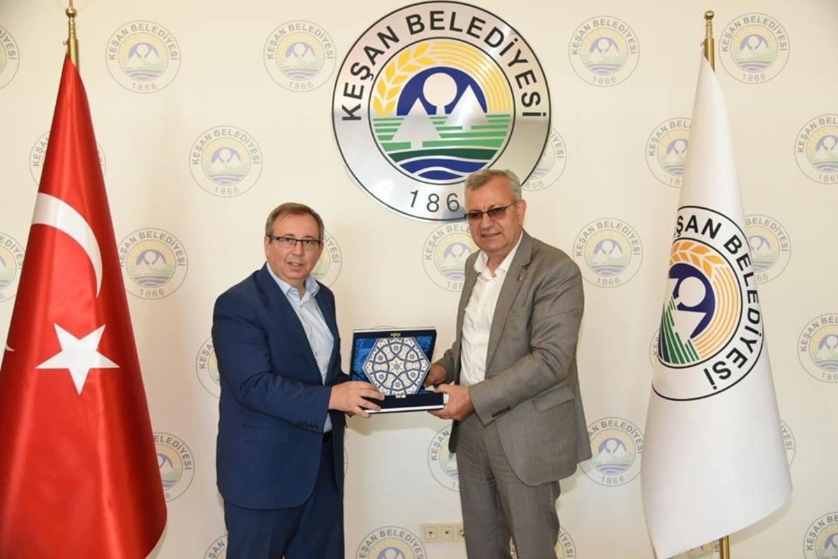 Rekt&ouml;r Tabakoğlu ve beraberindeki heyetten, Keşan Belediye Başkanı Helvacıoğlu&rsquo;na iade-i ziyaret