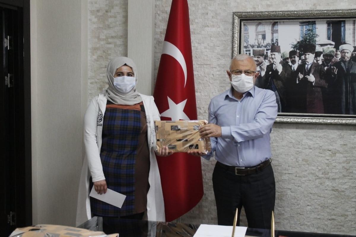 Yarışmada dereceye girenler &ouml;d&uuml;llendirildi