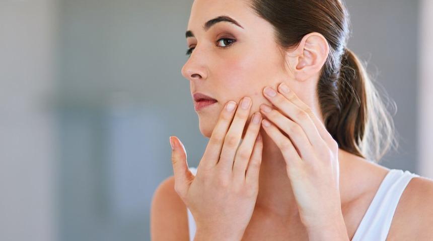 Bu makyaj tüyoları ile cilt lekeleri kapanıyor! Ne yazık ki çoğu kişi yanlış uyguluyor...