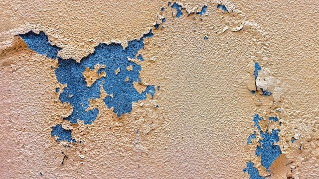 Bunları yapmazsanız duvarda ve mobilyalarda rutubet lekeleri kalabilir! Sirke ve suyu karıştırıp...