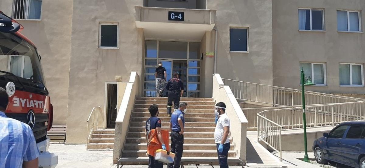 Binanın kat boşluğunda &ccedil;ıkan yangın korkuttu