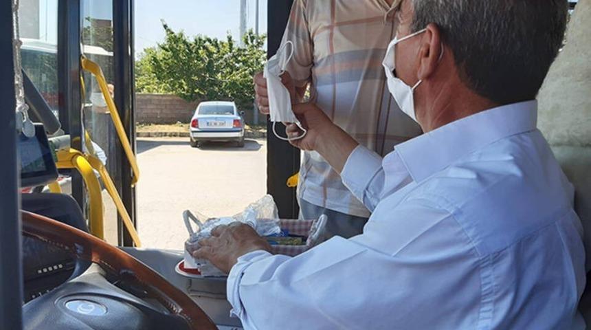 Isparta’da Halk Otobüsleri’nde yolculara hijyen mendili