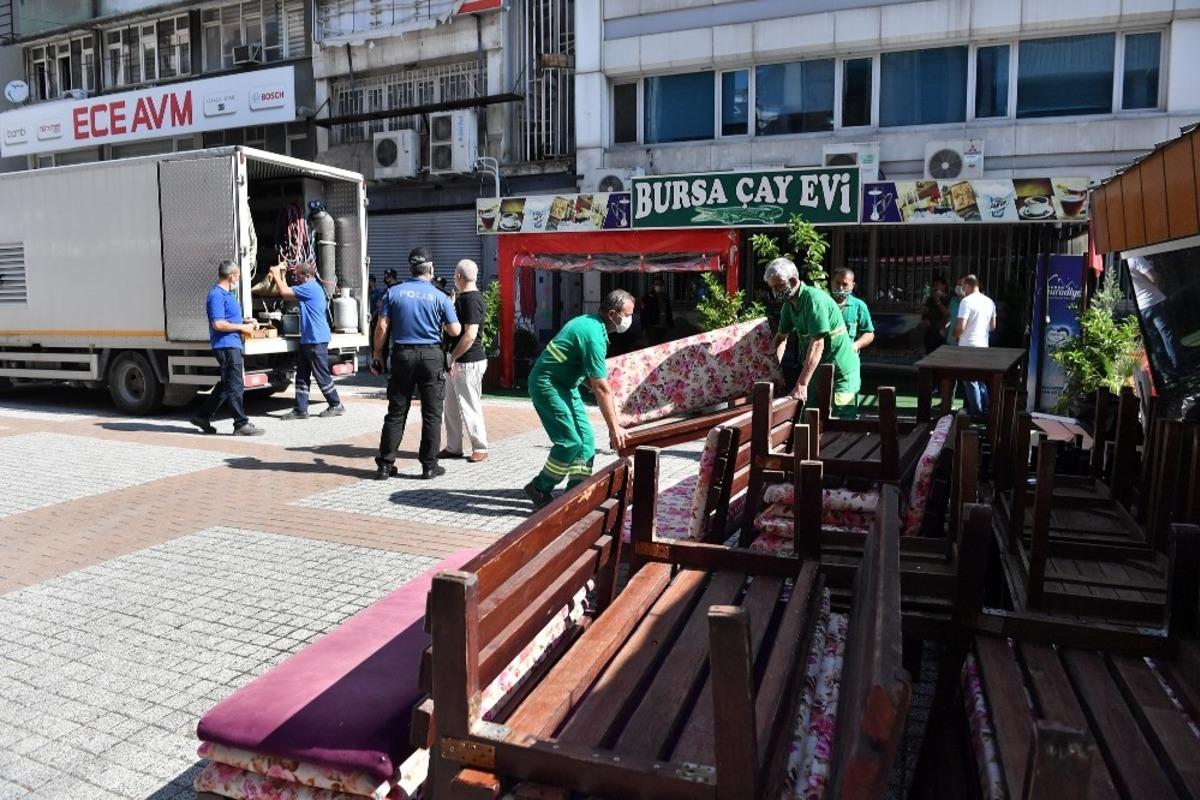 Osmangazi&rsquo;de yaya yoluna kurulan &ccedil;ay ocağı kaldırıldı