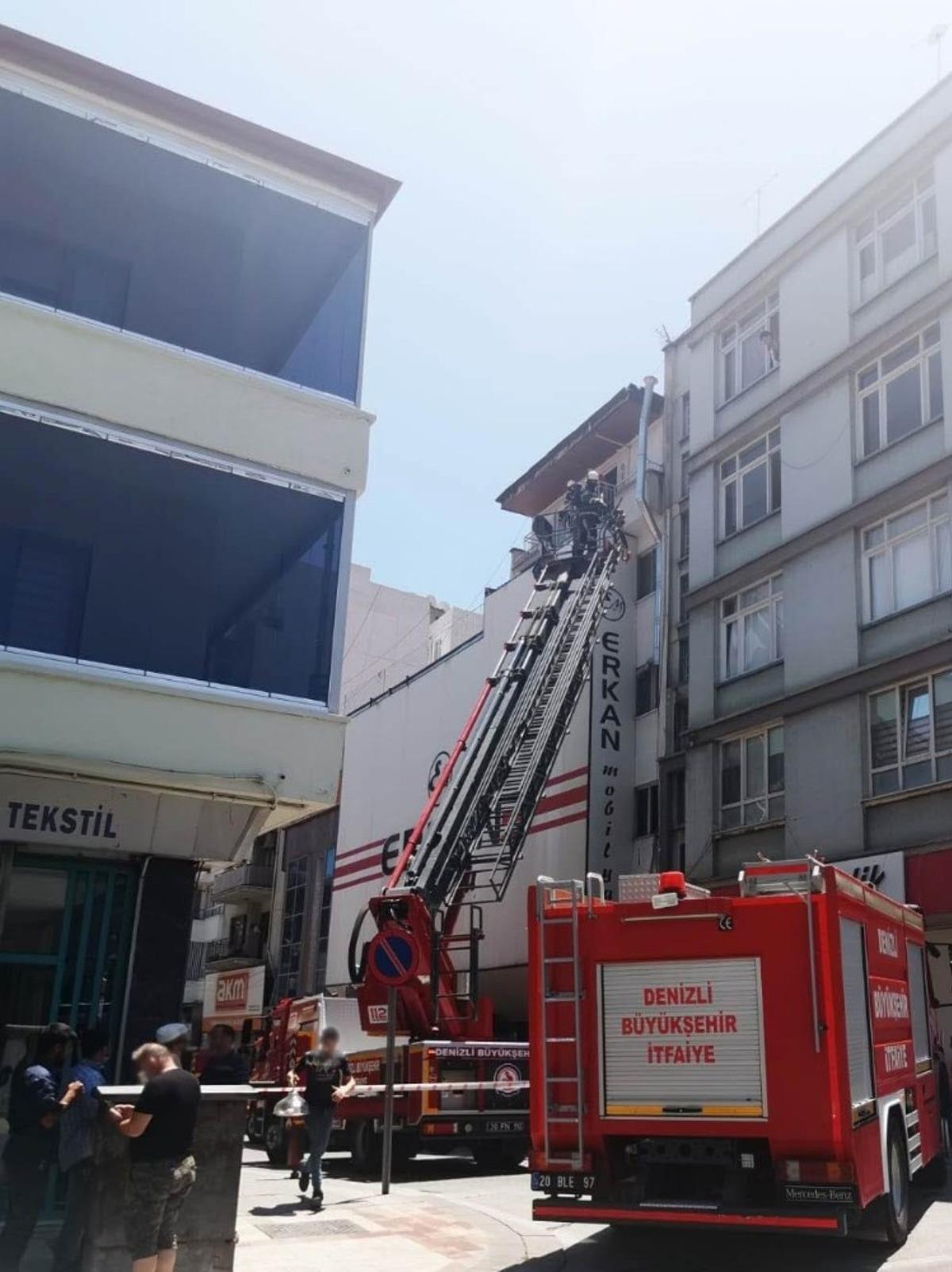 &Ccedil;atı katında &ccedil;ıkan yangın paniğe neden oldu