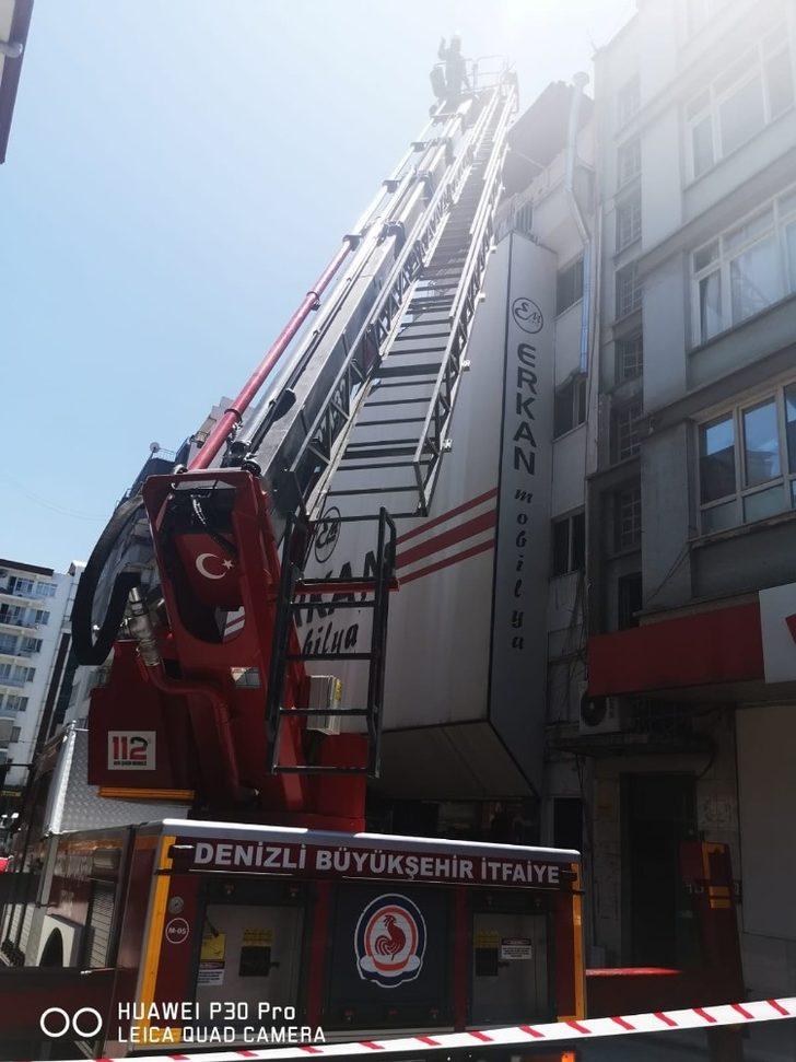 Çatı katında çıkan yangın paniğe neden oldu G2