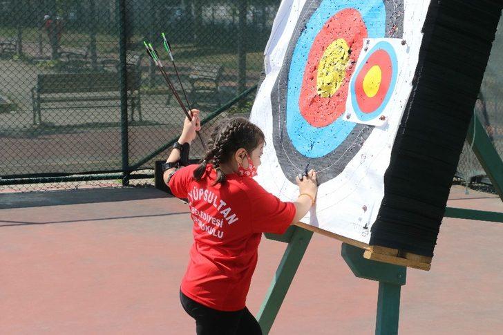 Yaz Spor Okulları’nın engel tanımayan minik okçusu G4