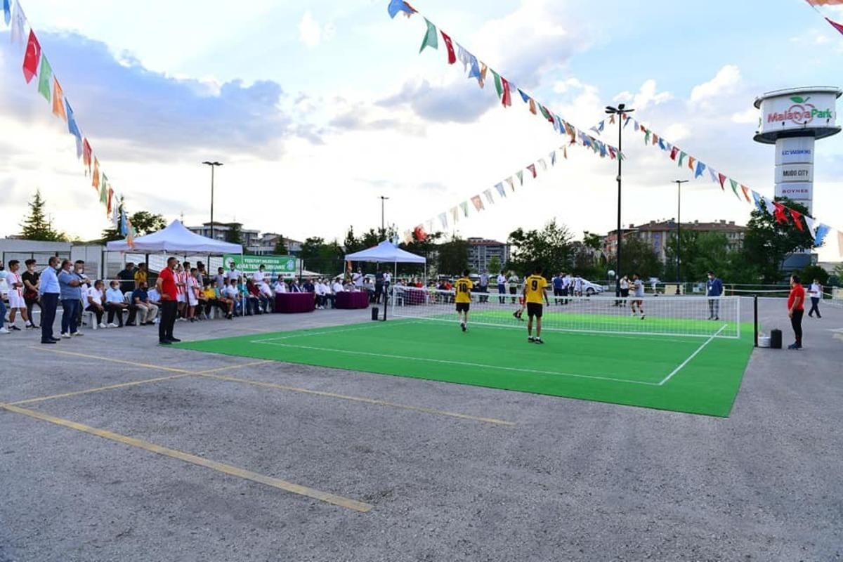 Malatya&rsquo;da ayak tenisi heyecanı