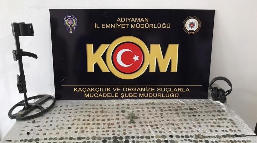 Adıyaman&rsquo;da tarihi eser operasyonu: 2 g&ouml;zaltı