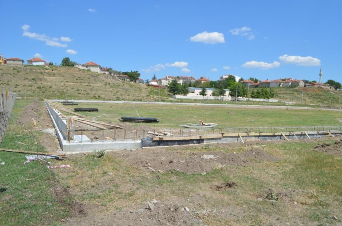 Beylikova&rsquo;da sentetik &ccedil;im saha yapım işleri başladı