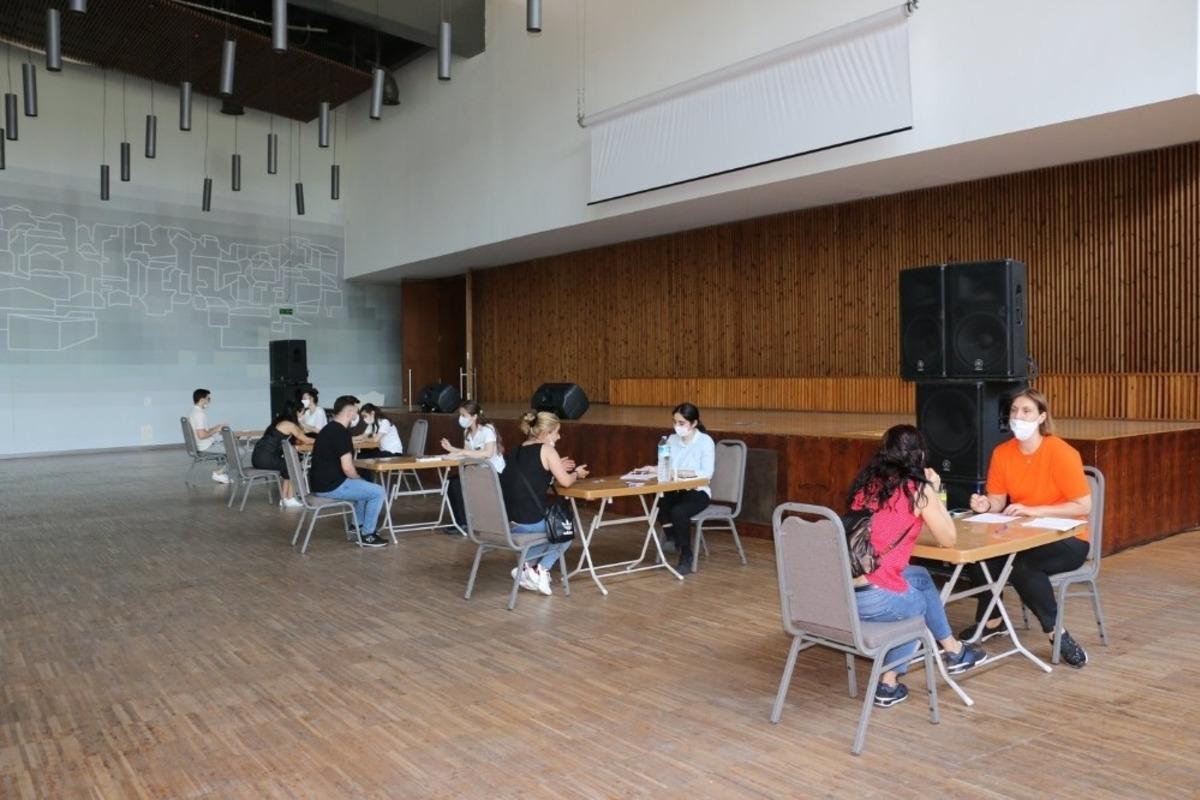 Ey&uuml;psultan&rsquo;da maskeli, mesafeli m&uuml;lakat