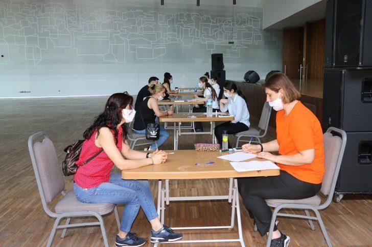 Eyüpsultan’da maskeli, mesafeli mülakat G4