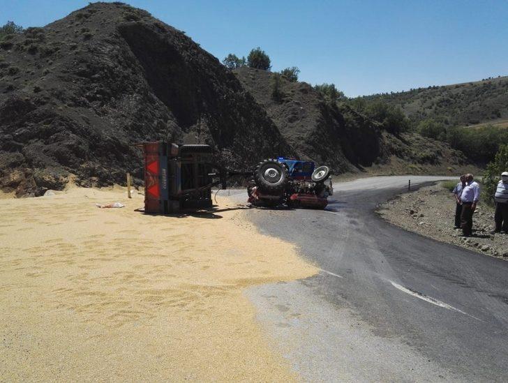 Buğday yüklü traktör devrildi: 2 Yaralı G3