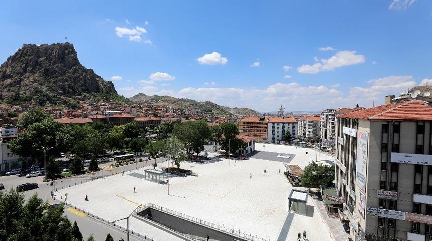 &lsquo;Millet Kıraathanesi&rsquo; projesi Zafer Meydanı&rsquo;nda hayat bulacak