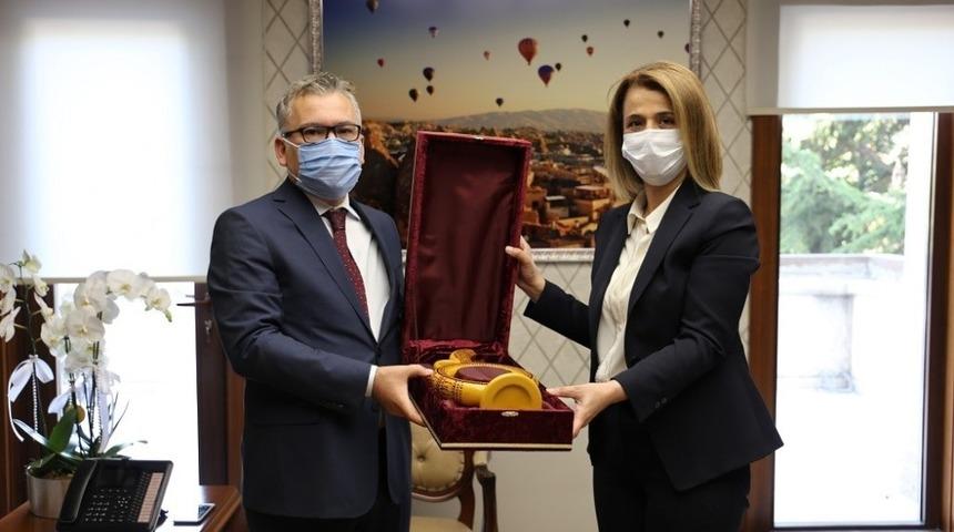 Niğde Valisi Yılmaz, Nevşehir Valisi Becel’i ziyaret etti