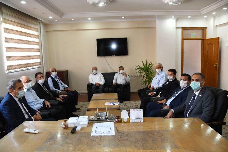 Vali Mahmut Çuhadar, meclis üyeleriyle bir araya geldi G3