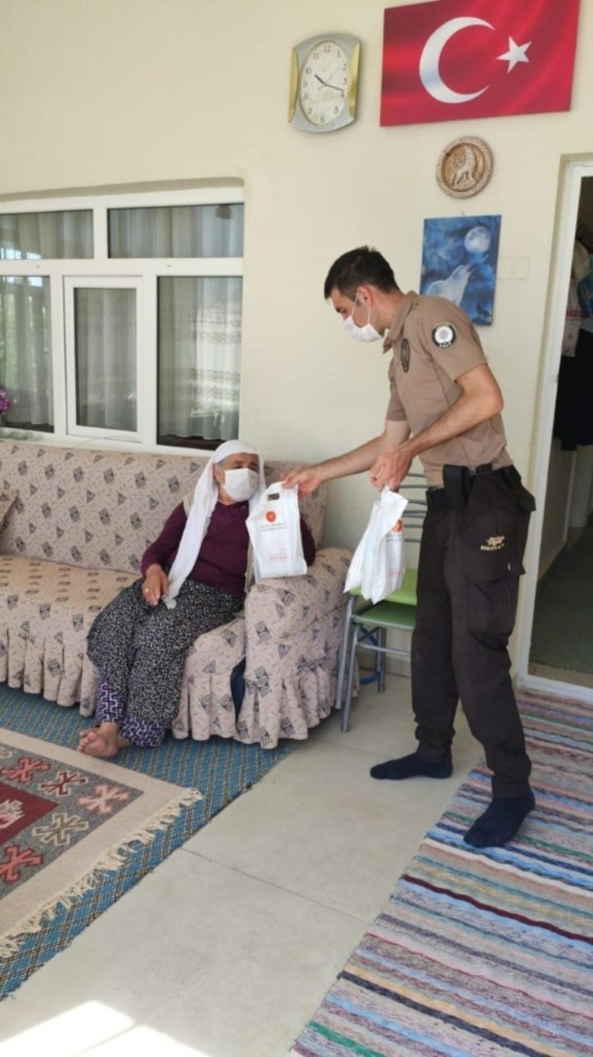 Tomarza&rsquo;da Cumhurbaşkanı&rsquo;nın g&ouml;nderdiği hediyeler sahiplerine teslim edildi