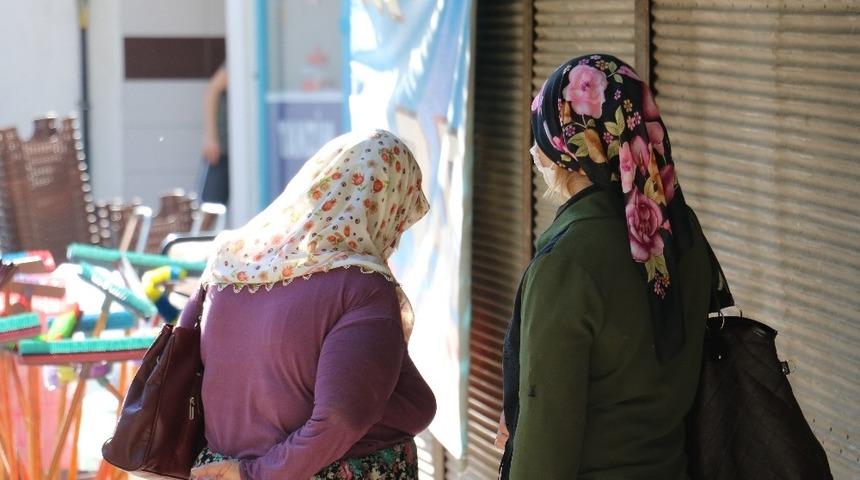 Hırsızlık yaparken yakalanan anne ile kızına 900 lira maske cezası