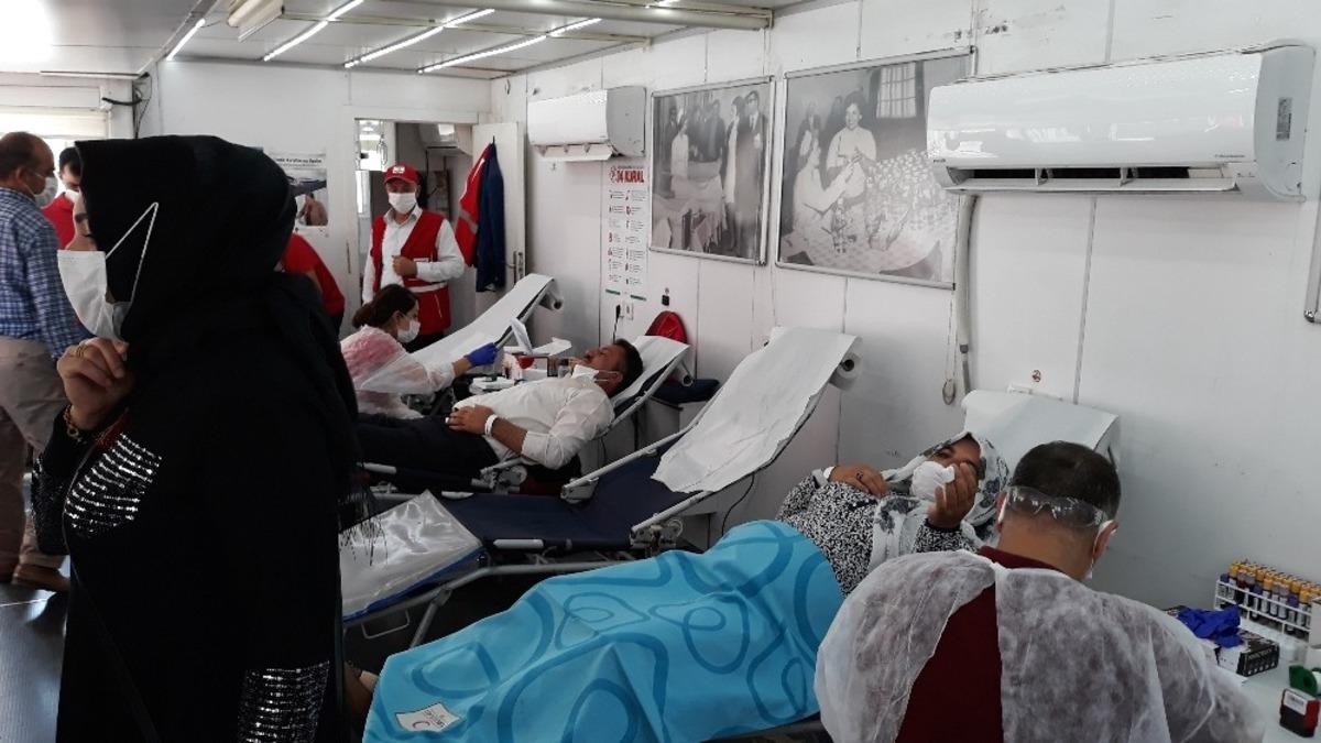 Kulplu vatandaşlardan kan bağışı kampanyasına yoğun destek