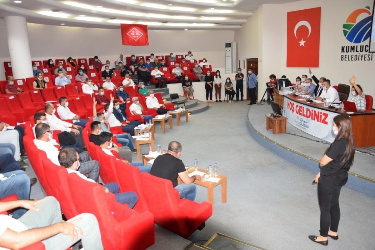 Kumluca Belediyesi faaliyet raporu 16 &uuml;yeden red oyu aldı