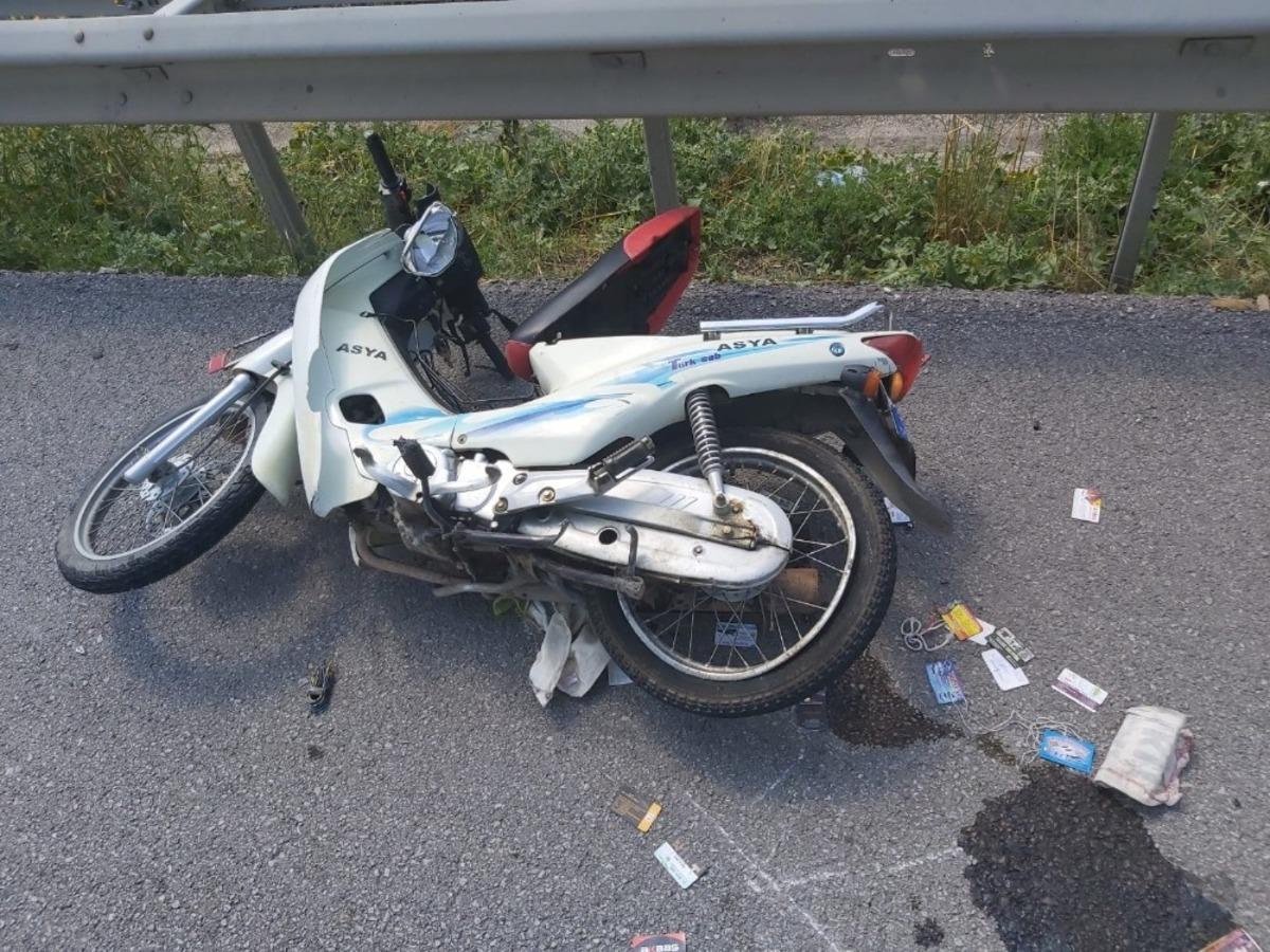 Motosiklet bariyerlere &ccedil;arptı: 1 &ouml;l&uuml;, 1 yaralı