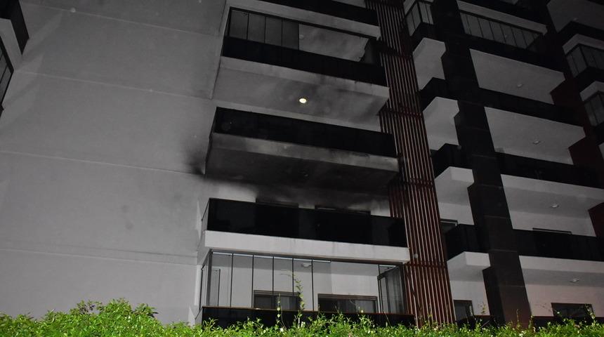 İzmir'de 6 katlı binada korkutan yangın