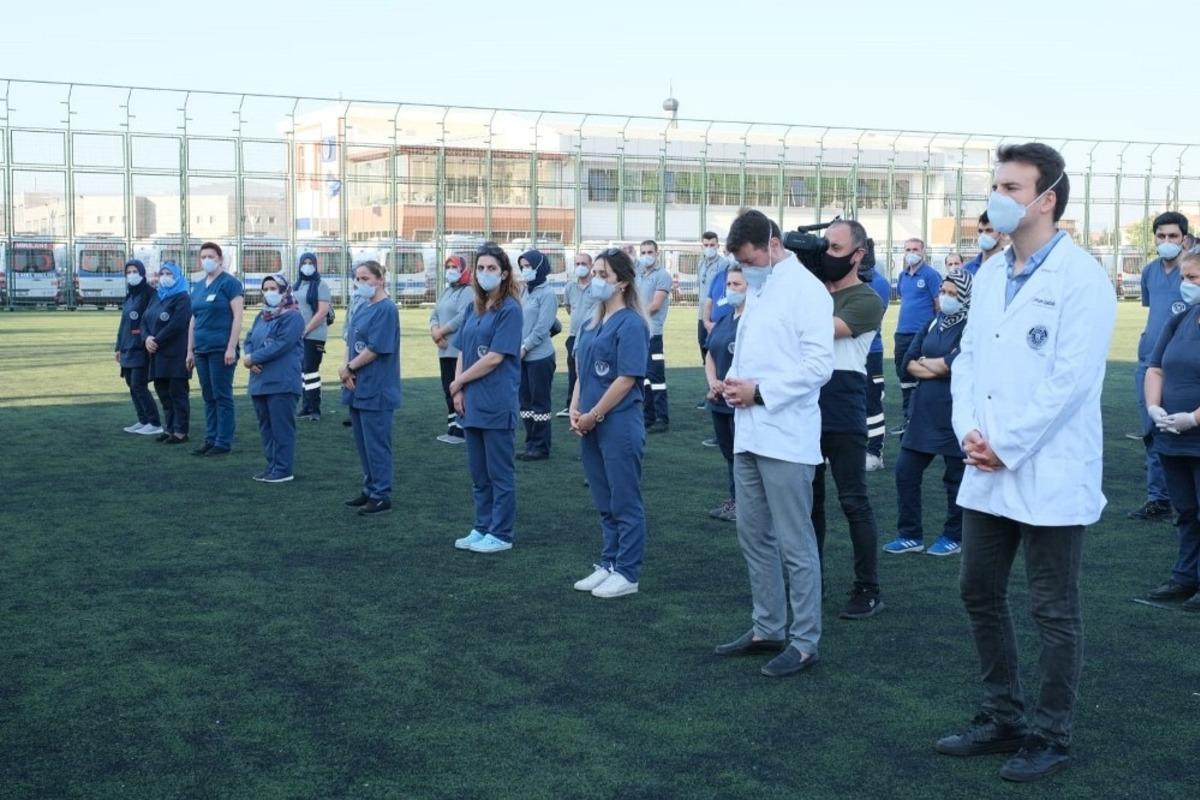 Bursa B&uuml;y&uuml;kşehir Belediye Başkanı Alinur Aktaş sağlık personeli buluştu