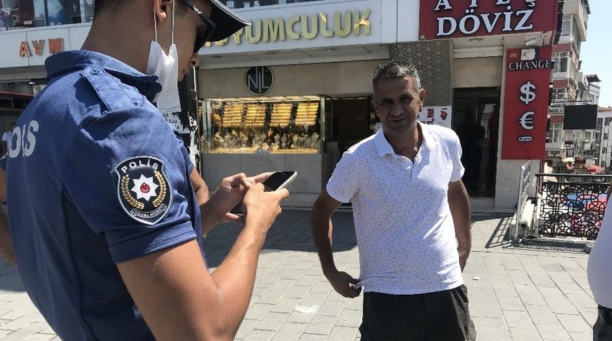 Maskesiz dışarı &ccedil;ıkan adamdan polise ilgin&ccedil; s&ouml;zler