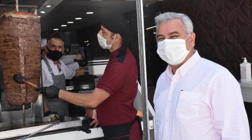 Koronavir&uuml;s gıdadan bulaşır mı? Uzm. Dr. Rodoplu a&ccedil;ıkladı