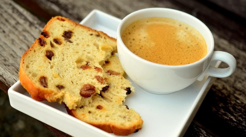 Cildi güzelleştirir: Bademli kek tarifi