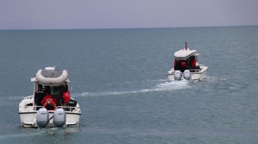 Van'daki tekne faciasında &ouml;l&uuml; sayısı 7'ye y&uuml;kseldi