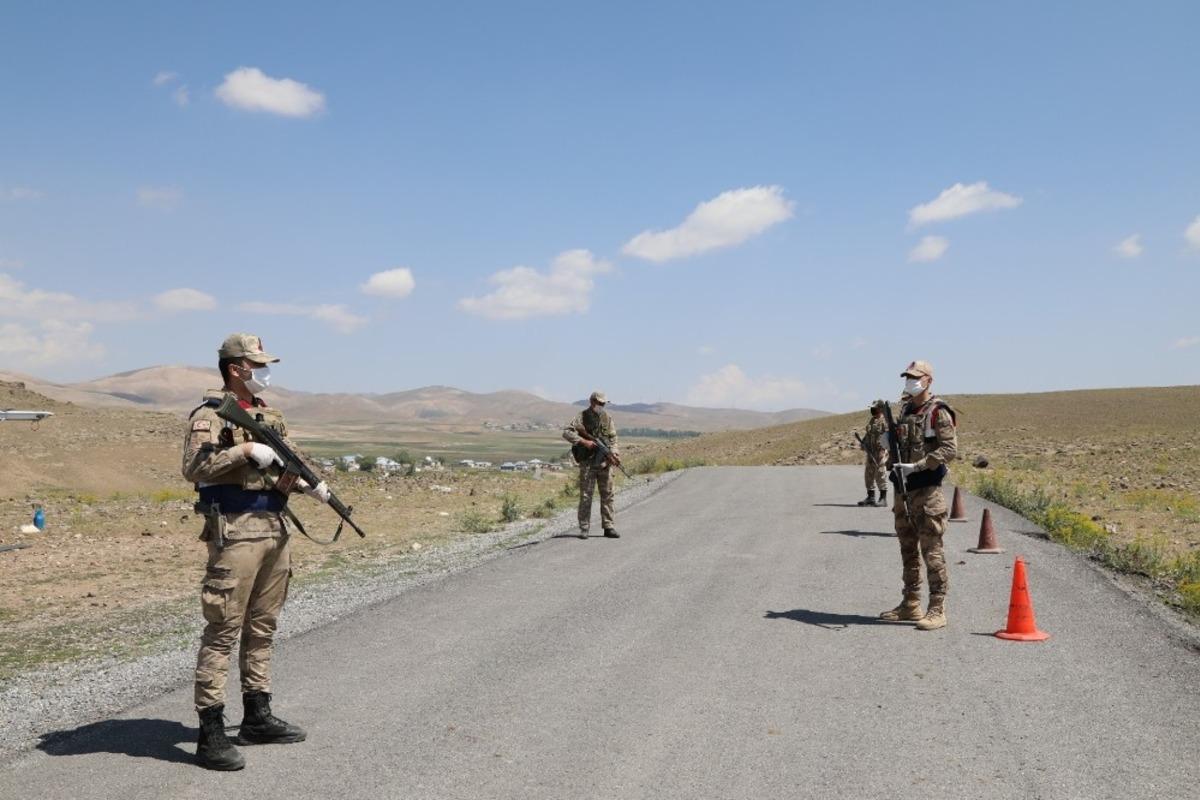 Başkale&rsquo;de iki mahalle ve bir mezra karantinaya alındı