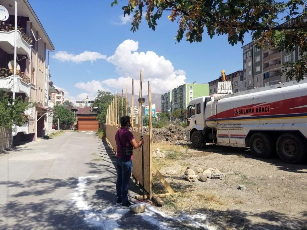 İpekyolu&rsquo;nda metruk yapılar bir bir ortadan kaldırılıyor