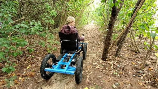 man-created-off-road-wheelchair-for-girlfriend-jerryrigeverything-2-5efd8e4a6ffc3__700
