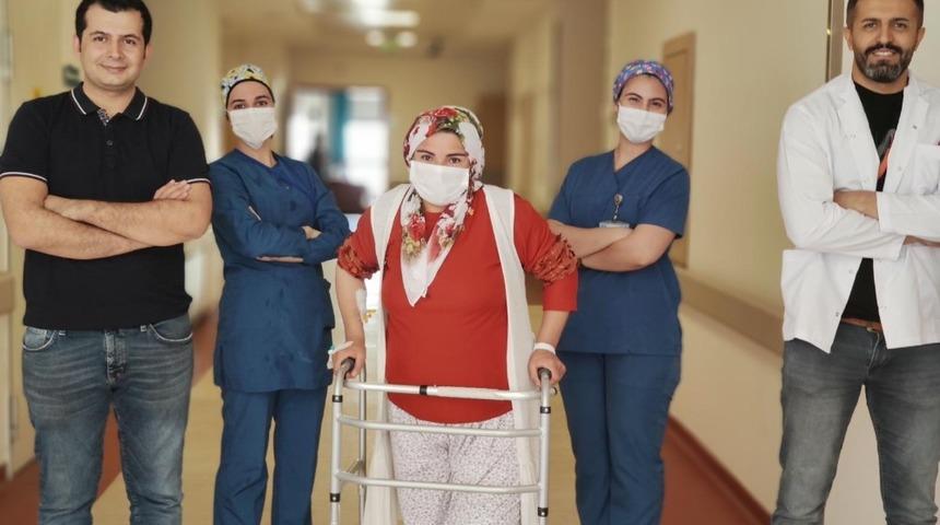 Mardin Devlet Hastanesinde ilk defa kısmi diz protezi ameliyatı yapıldı