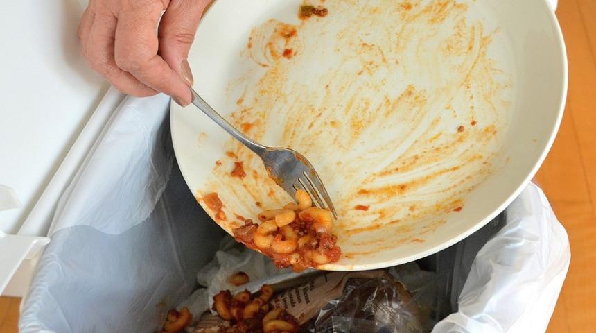 Eve sinen k&ouml;t&uuml; korkudan hızlıca kurtulmak m&uuml;mk&uuml;n! Vanilyayı tavaya atarak...