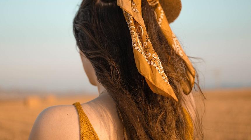 Eşarp ve şallarla çok daha şık bir stil elde edeceksiniz! Moda uzmanından tavsiyeler...