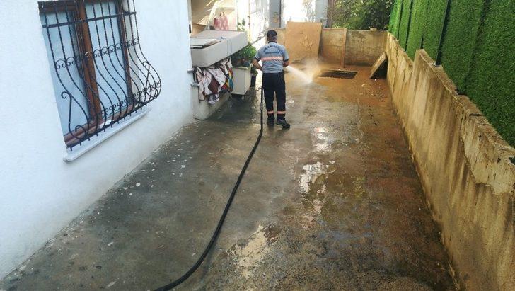 Gebze Belediyesi su baskının izlerini siliyor G2