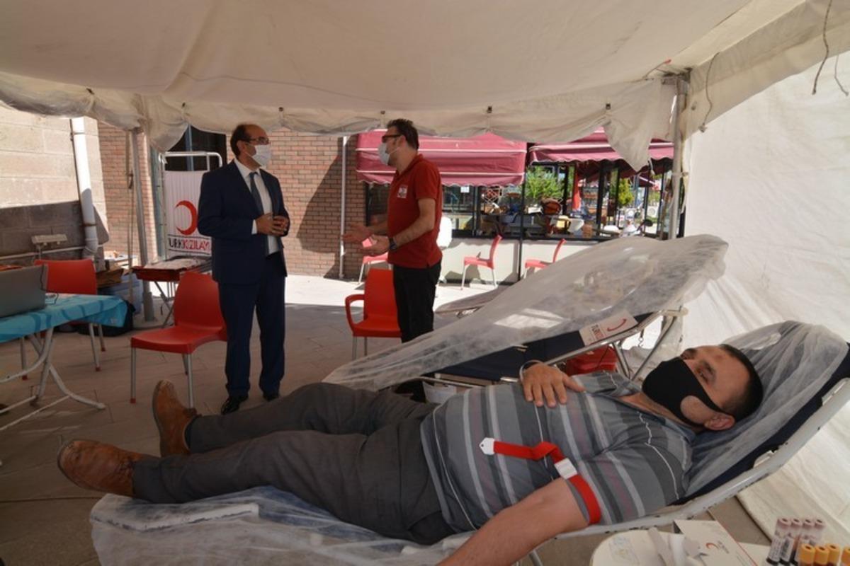 Başkan &Ccedil;&ouml;l: "Kan bağışı pandemi s&uuml;recince daha &ouml;nemli"