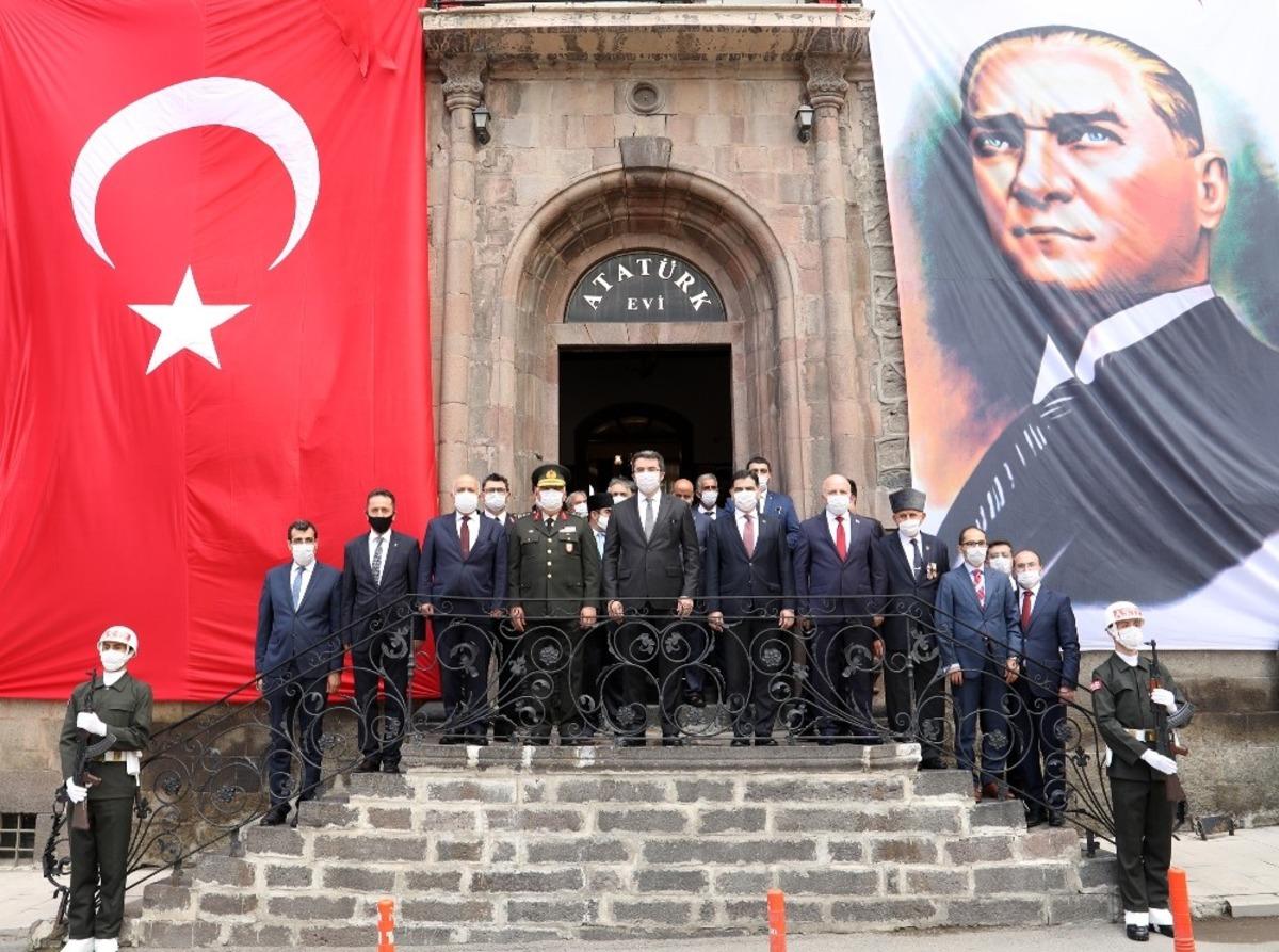Atat&uuml;rk&rsquo;&uuml;n Erzurum&rsquo;a gelişinin 101. yıl d&ouml;n&uuml;m&uuml; t&ouml;renlerle kutlandı