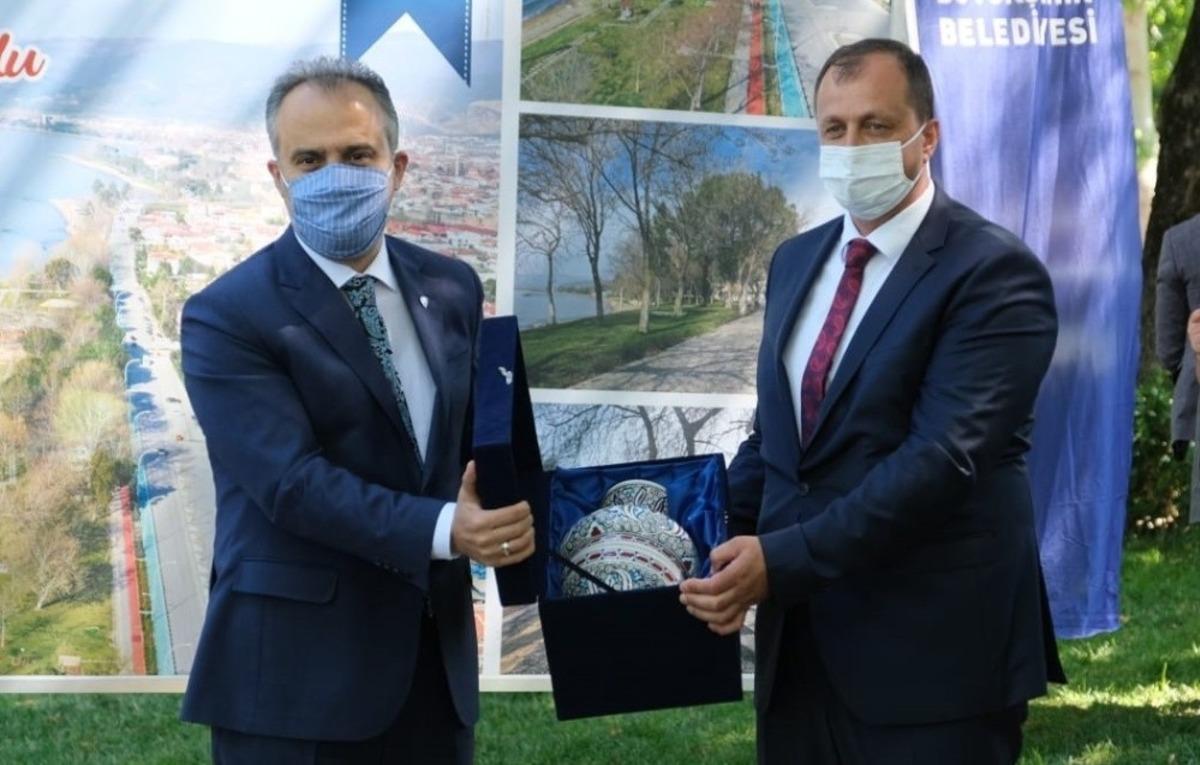 İznik sahili nakış gibi işlendi