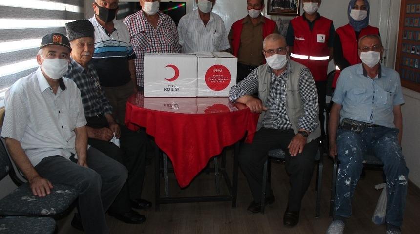 Alaşehir’de Kızılay’dan yardım kolisi