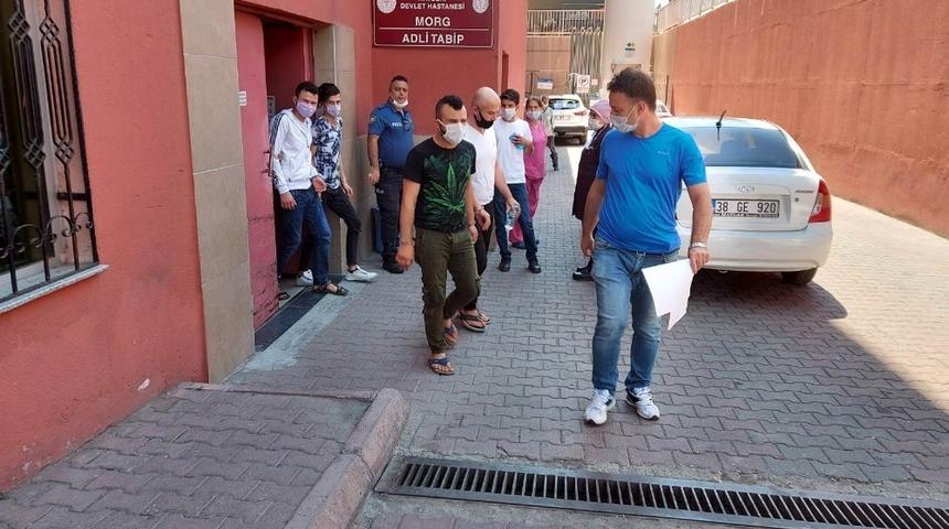 Yabancı uyruklu şahsın &ouml;ld&uuml;ğ&uuml; olayda 4 kişi adliyeye &ccedil;ıkarıldı