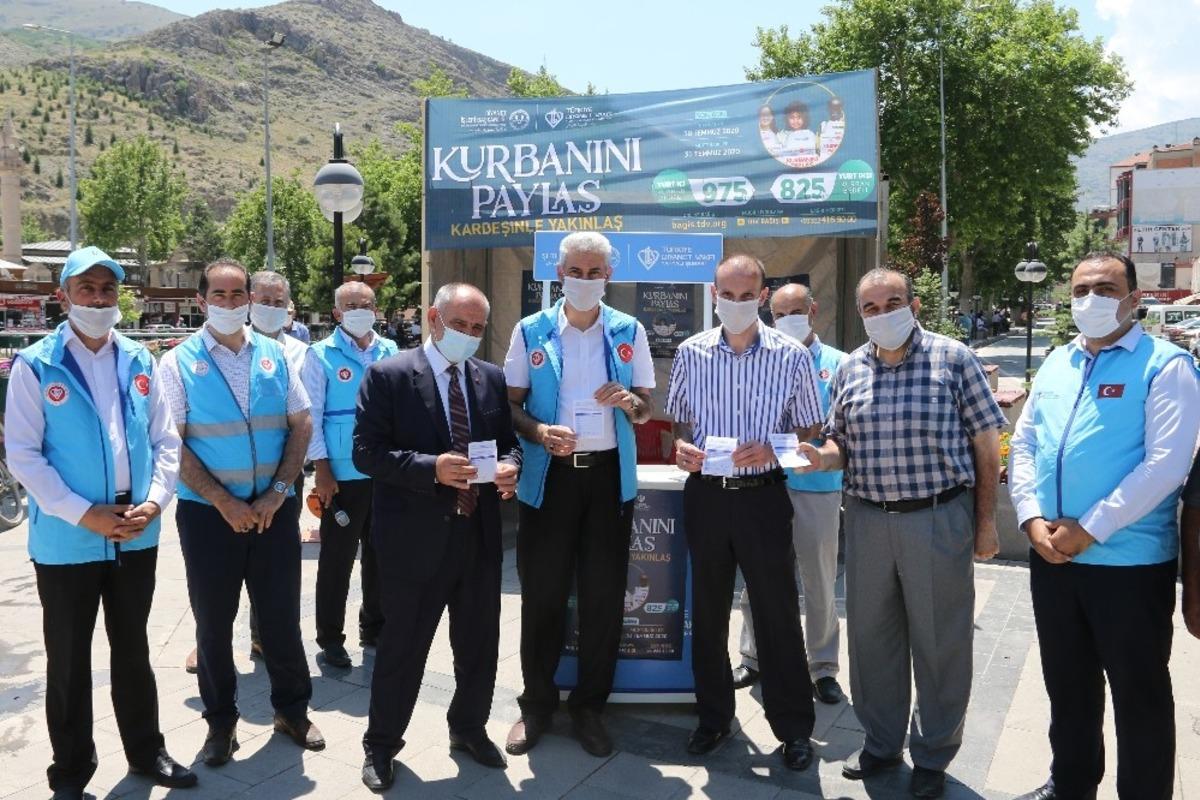 Başkan &Ouml;zt&uuml;rk vekalet kurban bağışı yaptı